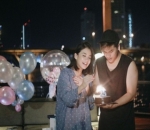 Chelsea Olivia Meniup Lilin