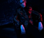 Bernuansa Merah Gelap