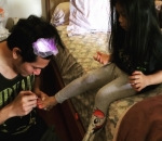 Vino dan Jizzy Memakai Kutek