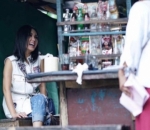 Makan di Warung Pinggir Jalan