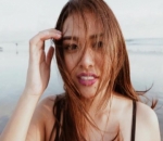 Aurel Hermansyah dengan Messy Hair