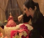  Syahrini dan Beberapa Kue Ulang Tahun