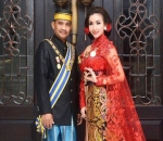  Roro Fitria Mendapat Gelar Kehormatan