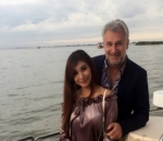 Menonton Pertunjukan Musik