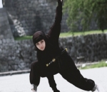 Berpakaian Ala Ninja