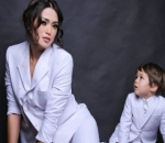 El Barack Menatap Kagum