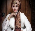 Batik dan Atasan Putih