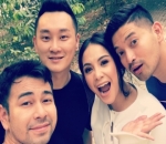 Raffi Ahmad dan Tim Pemotretan