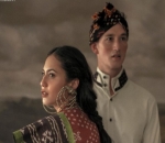  Mike Lewis & Pevita Pearce, Nusa Tenggara