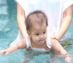 Mengajari Anak Berenang