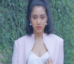 Gaya Terbaru Widy Vierratale