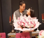 Romantis, Buket Bunga dari Mischa untuk Jessica Mila