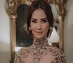 Fiona Anthony Pilih Busana Rancangan Designer