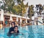 Berenang Romantis ala Sonny Septian dan Fairuz A. Rafiq