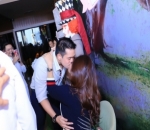 Aufar Hutapea Berikan Kecupan Untuk Olla Ramlan