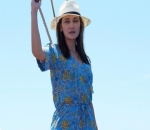 Gaya Cantik Luna Maya buat Netter Meleleh