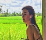 Kimberly Ryder Nikmati Suasana Sawah di Badung