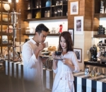 Dion Wiyoko dan Istri Nikmati Kopi Bersama