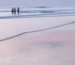 Dion Wiyoko dan Fiona Anthony Nikmati Sunset