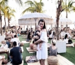 Alita Nikmati Sunset Pertama