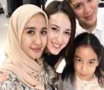 Laudya Cynthia Bella Jaga Komunikasi Bersama Sahabat