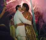 Noorani Sukardi Banjir Kecupan dari Suami