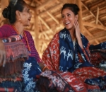 Titi Rajo Bintang Belajar Menenun Kain