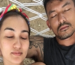 Keluarga Rio Dewanto Liburan di Pantai Carita