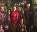  Siraman Vicky Shu Dihadiri Keluarga Besar