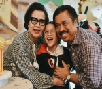  Keceriaan Noah Sinclair Bersama Kakek Neneknya