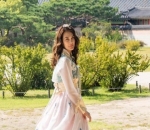 Luna Maya dalam Balutan Hanbok