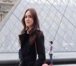 Shandy Aulia Berpose Cantik di Louvre