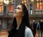 Nana Mirdad Kagumi Keindahan Gereja