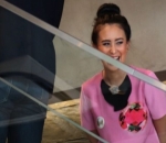 Tertawa, Kunci Bahagia Ayushita Saat Bekerja