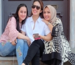 Serunya Liburan Bareng Keluarga Besar Ussy Sulistiawaty