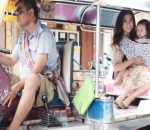 Sarwendah Naik Tuk Tuk Bareng Thalia