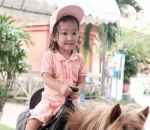 Thalia Suka Menaiki Kuda