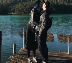 Ciuman Mesra Derby Romero & Kekasih