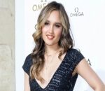 Cinta Laura Hadiri Paris Fashion Week