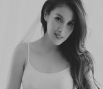 Sandra Dewi Gunakan Tanktop Saat Pemotretan