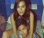 Petra Sihombing Pemotretan di Kamar Mandi