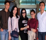  Keluarga Iis Dahlia Mengantarkan ke Bandara