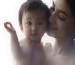 Potret Manis Atiqah Hasiholan & Anak Perempuannya