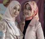 Laudya Cynthia Bella Berpose Bersama Atalia Praratya