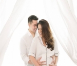 Aufar Hutapea Dampingi Istri Pemotretan