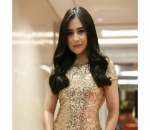 Prilly Anggun dengan Dress Panjang