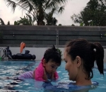 Baby Salma Renang Pertama