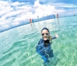  Pose Berenang Rina Nose