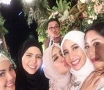 Laudya Cynthia Bella Cium Sayang Zaskia Sungkar