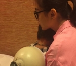 Chelsea Olivia Temani Anaknya yang Sakit